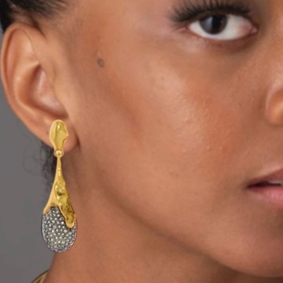 ALEXIS BITTAR • Solanales Drippy Pavé Crystal Teardrop Articulated Drop Earrings - Picture 2 of 14